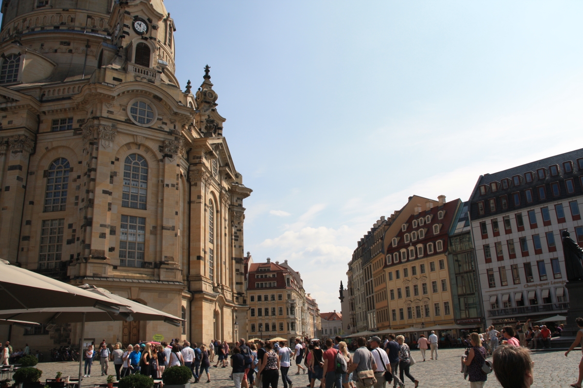 Gleich neben der Frauenkirche kann man bis zum 'Jazzclub Tonne' schauen