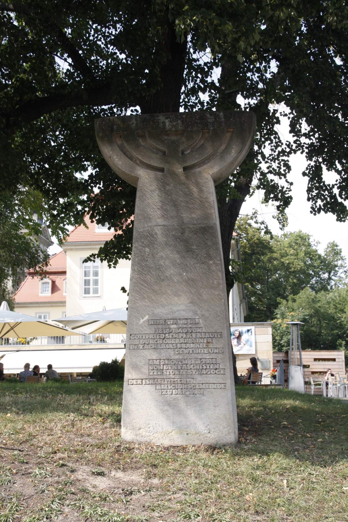 Gedenksäule am alten Standort der Synagoge