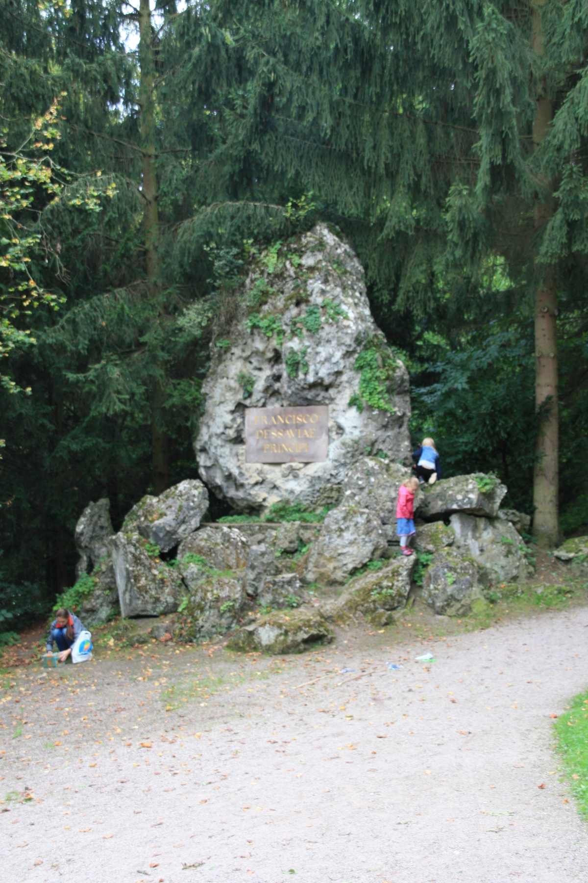 Dessauer Stein mit der Inschrift 'Francisco dessaviae principi'